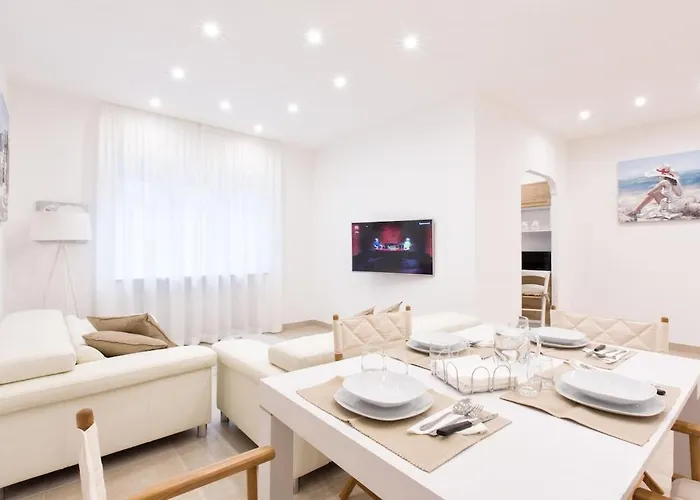 Style House A Few Step From Main Square